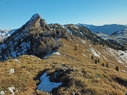 64 Pizzo Badile, innevato sul lato nord...